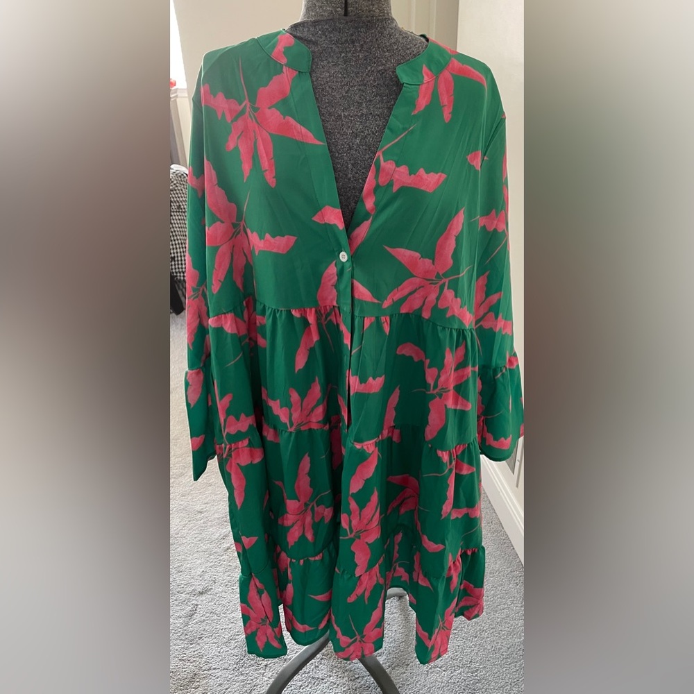 Fun and tropical! Dress with bell sleeves.